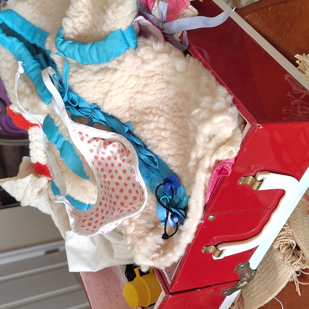 Vintage Doll Trunk With Doll Clothing - Picture 2 of 8